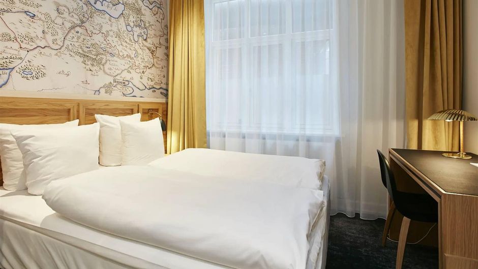 Jorgensens Hotel Room