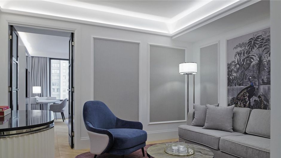 Royce Hotel Suite