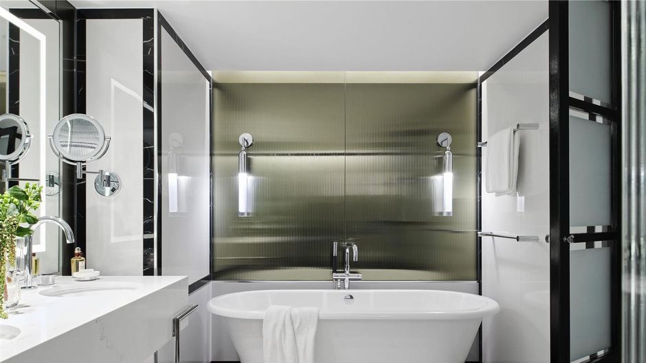 Royce Hotel Suite
