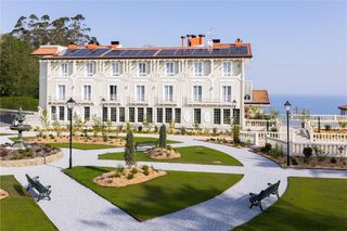 Nicols Hotel