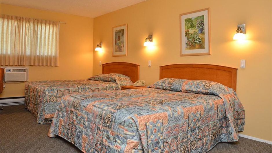 Canadas Best Value Inn Kelowna Room