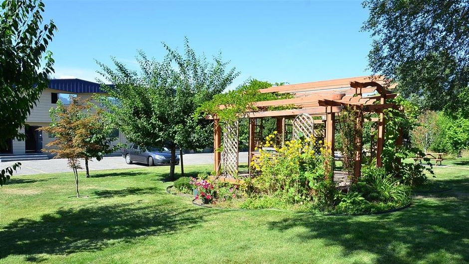 Canadas Best Value Inn Kelowna Exterior