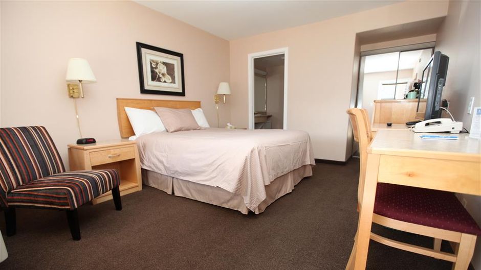 Canadas Best Value Inn Suite