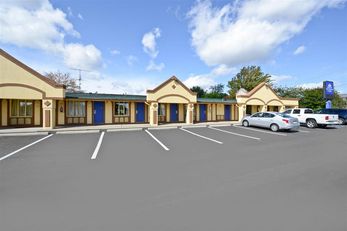 Americas Best Value Inn & Suites-Warren