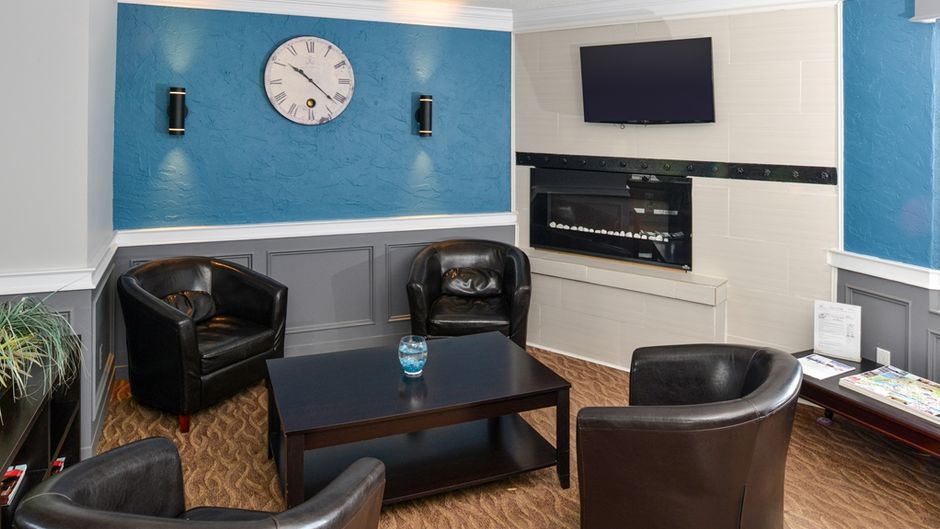 Canadas Best Value Inn St Catharines Lobby