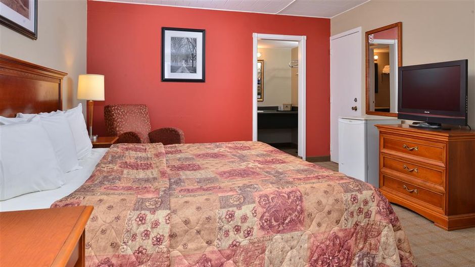 Canadas Best Value Inn St Catharines Room