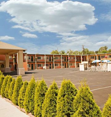 Americas Best Value Inn & Suites