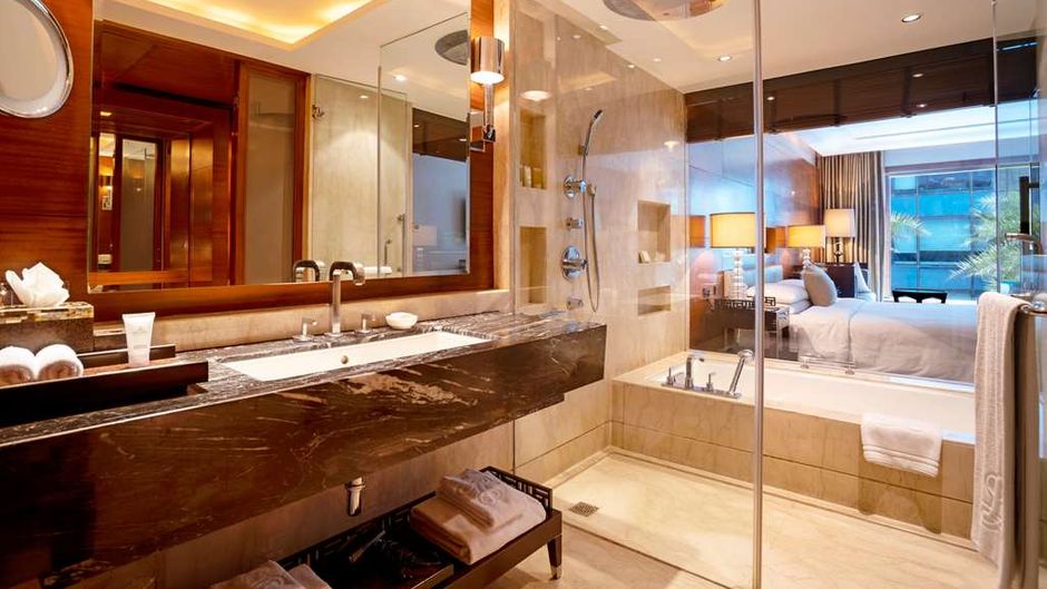 The Leela Ambience Gurgaon Room