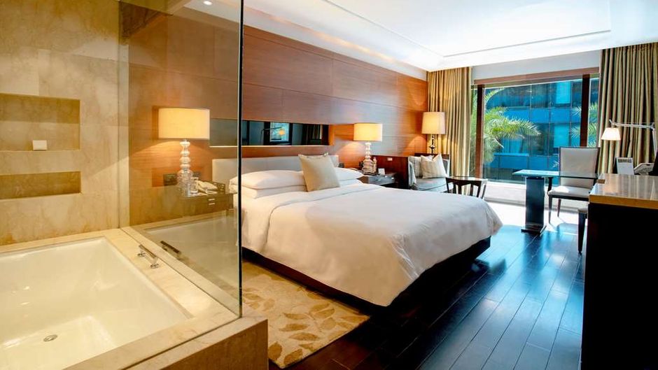 The Leela Ambience Gurgaon Room
