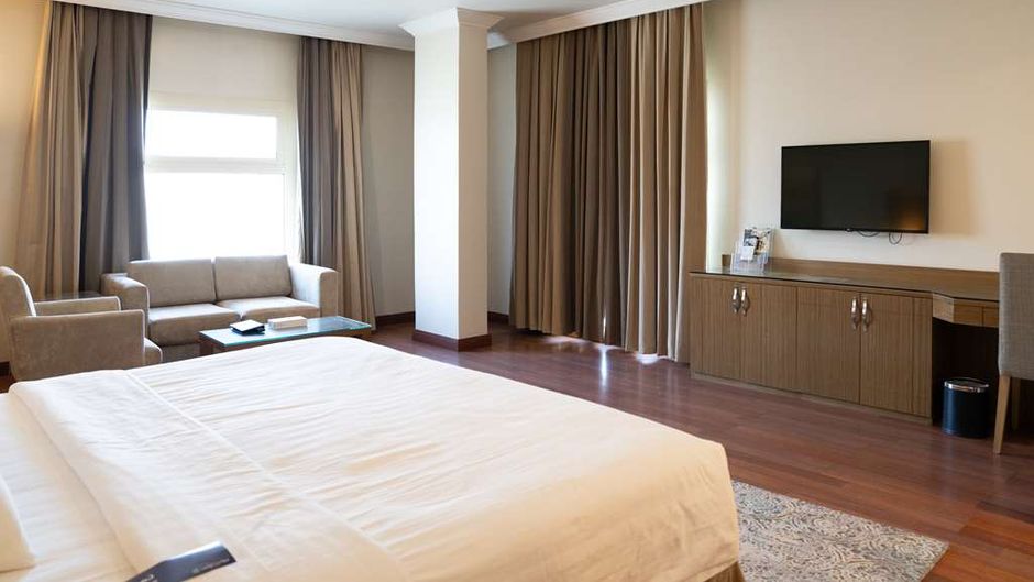 Golden Tulip Buraidah Suite