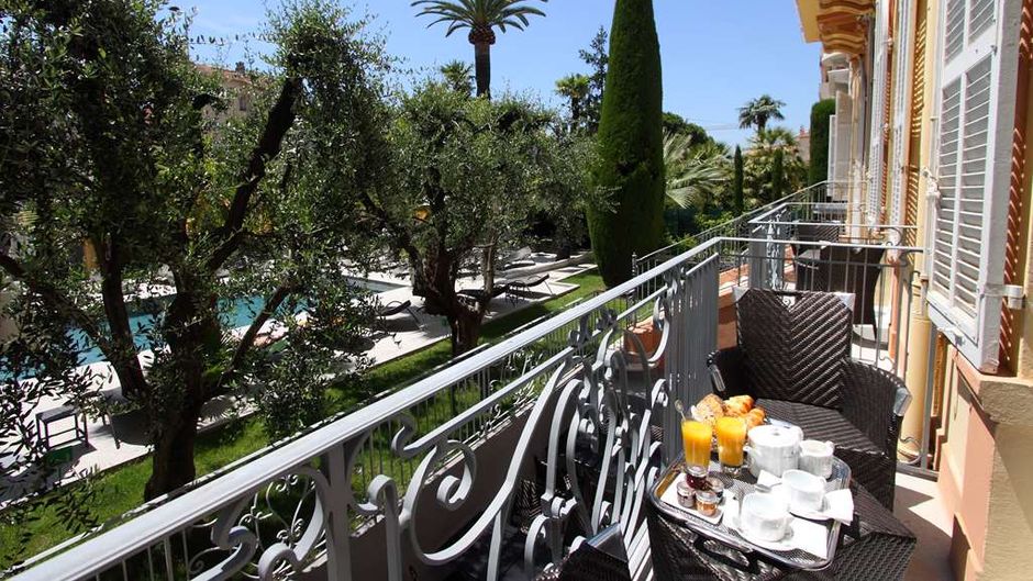 Golden Tulip Cannes Hotel de Paris Exterior