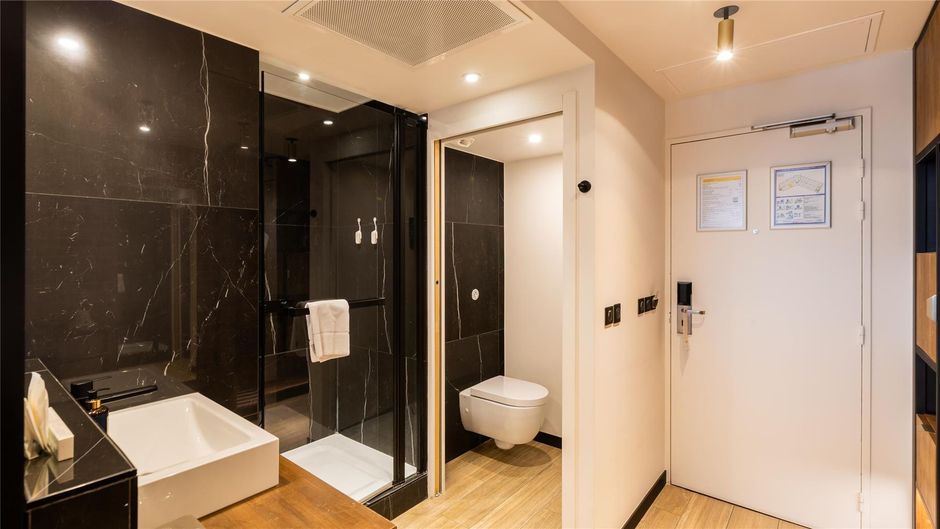 Golden Tulip Paris CDG Airport Room
