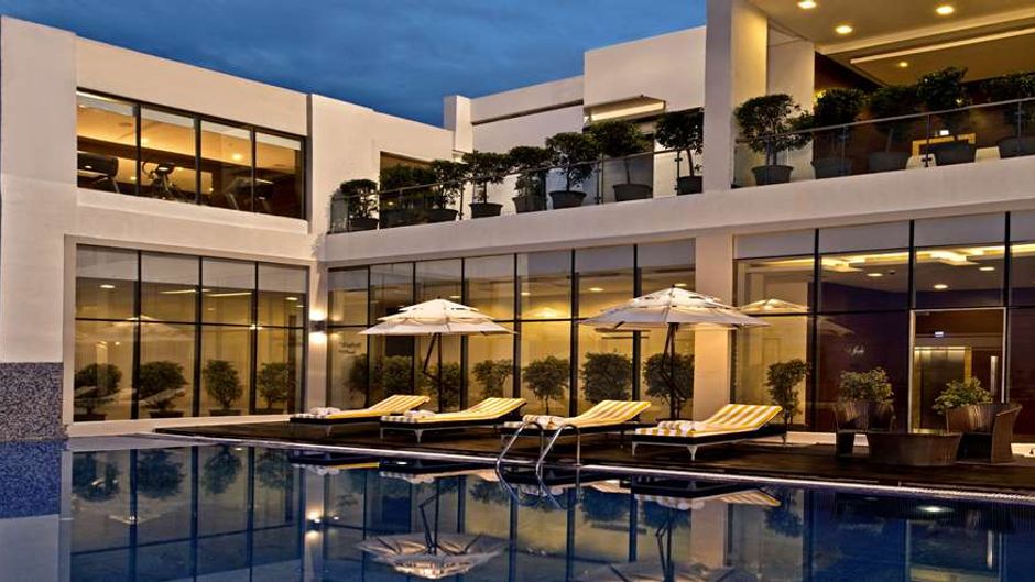 Golden Tulip Lucknow Pool