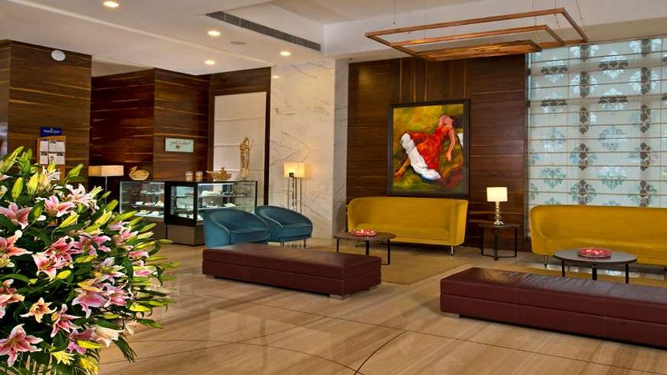 Golden Tulip Lucknow Lobby