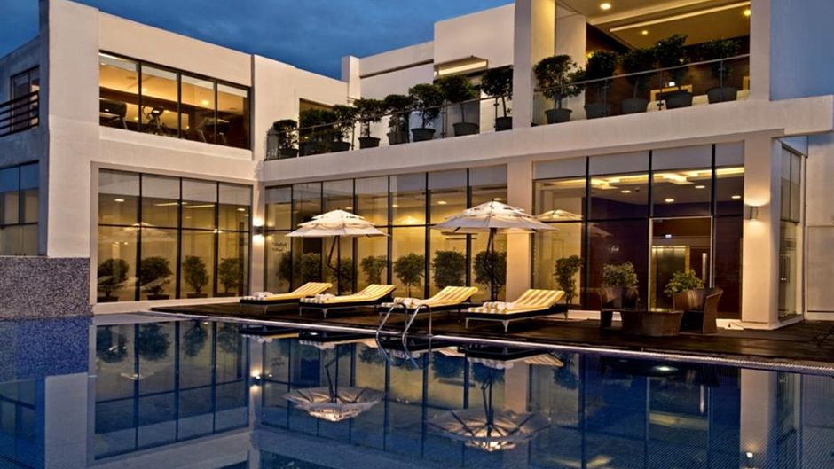Golden Tulip Lucknow Pool
