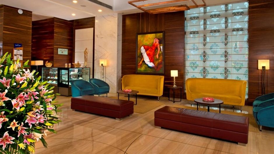 Golden Tulip Lucknow Lobby