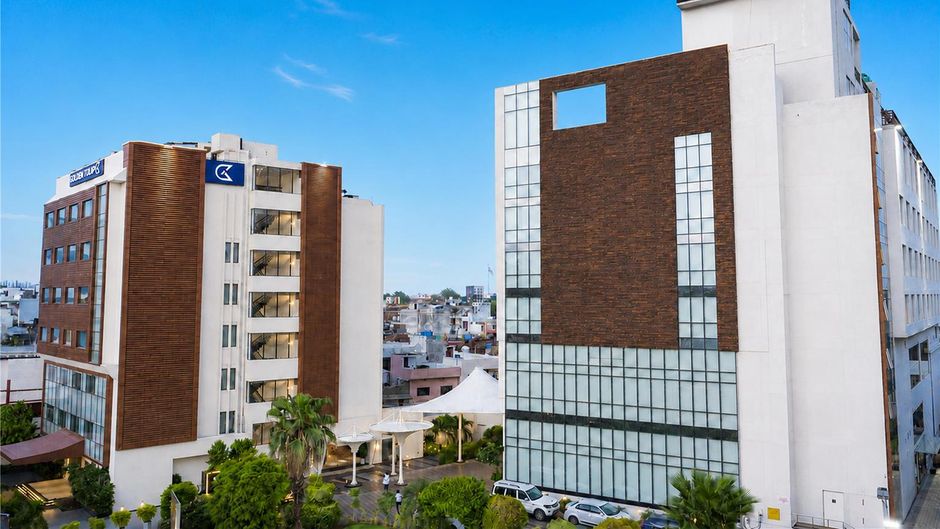 Golden Tulip Lucknow Exterior