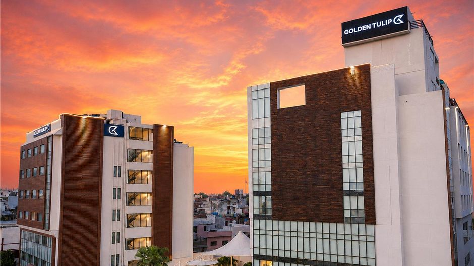 Golden Tulip Lucknow Exterior