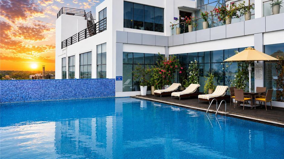 Golden Tulip Lucknow Pool
