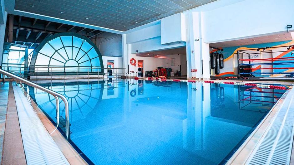 Golden Tulip Sharjah Pool