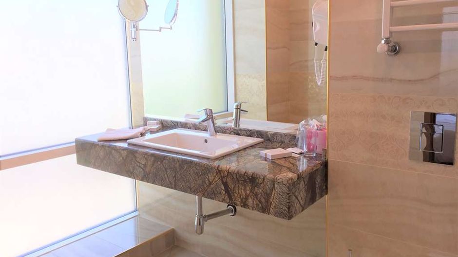 Golden Tulip Varna Suite