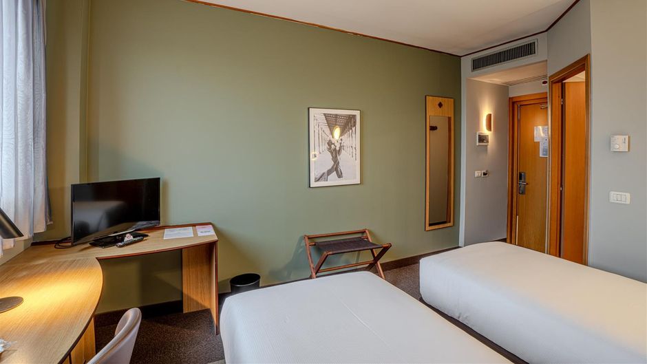 Tulip Inn Turin South Hotel Room