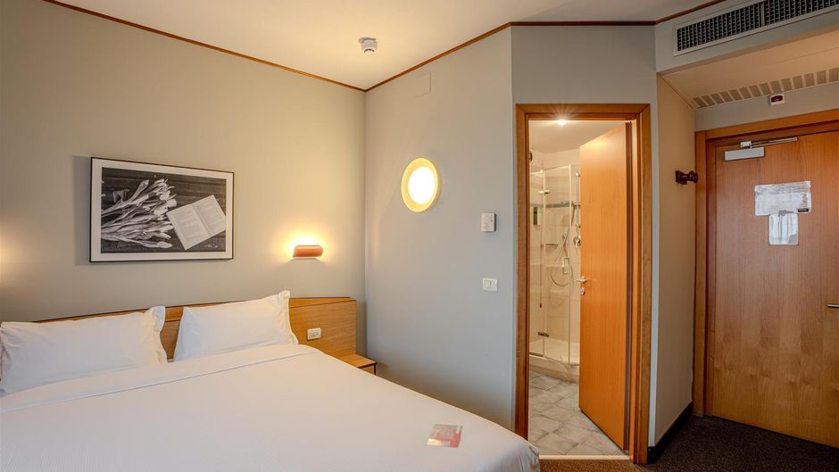 Tulip Inn Turin South Hotel Room