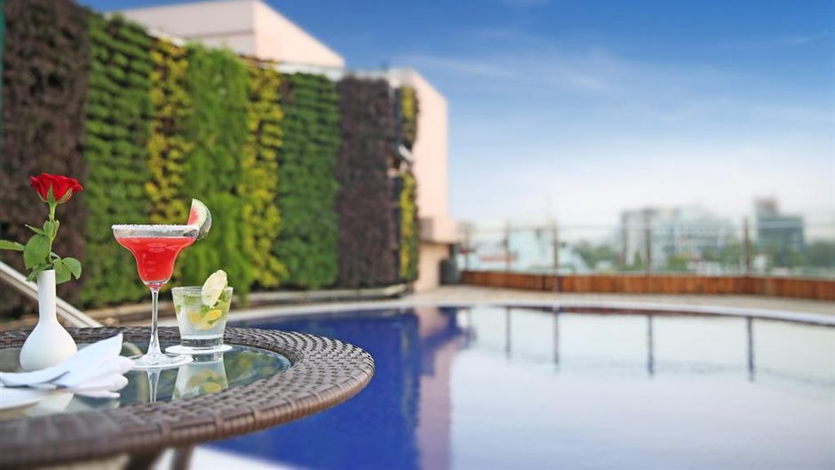 Golden Tulip Hotel Jaipur Pool