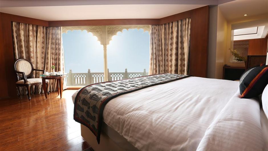 Golden Tulip Hotel Jaipur Suite