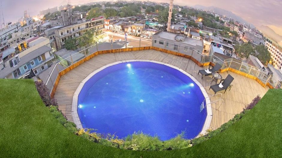 Golden Tulip Hotel Jaipur Pool