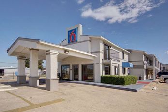 Motel 6 Dallas-De Soto-Lancaster