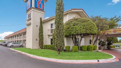 Motel 6 Dallas Market Center