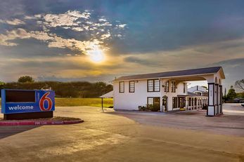 Motel 6 Bryan