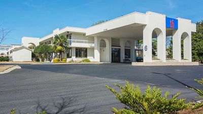 Motel 6 Newnan