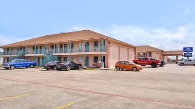 Americas Best Value Inn Clute Lake Jacks