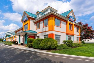 Howard Johnson Hotel - Toms River