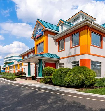 Howard Johnson Hotel - Toms River