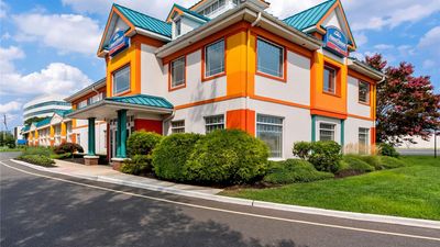 Howard Johnson Hotel - Toms River