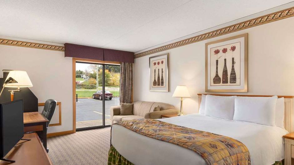 Travelodge Owen Sound Room