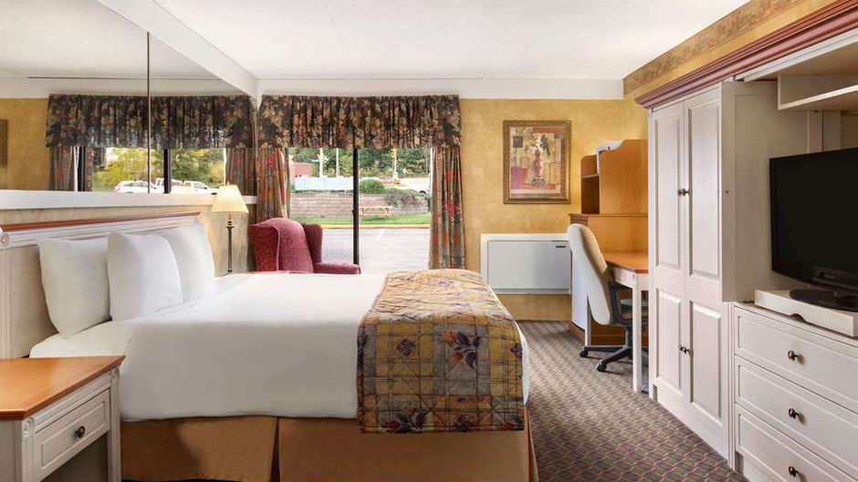 Travelodge Owen Sound Suite