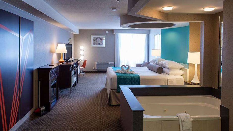 Howard Johnson Hotel By The Falls Room