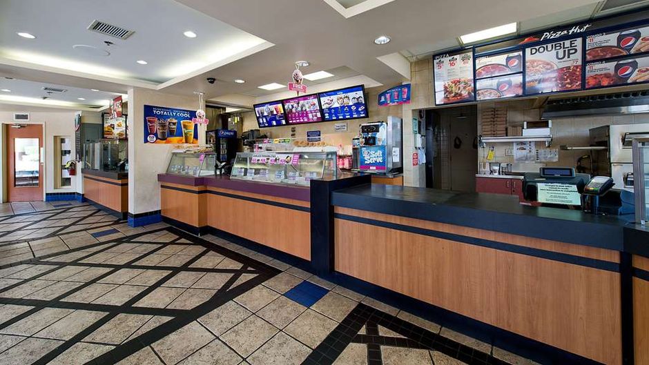 Howard Johnson Hotel By The Falls Restaurant