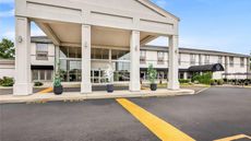 Days Inn & Suites Columbus East Airport