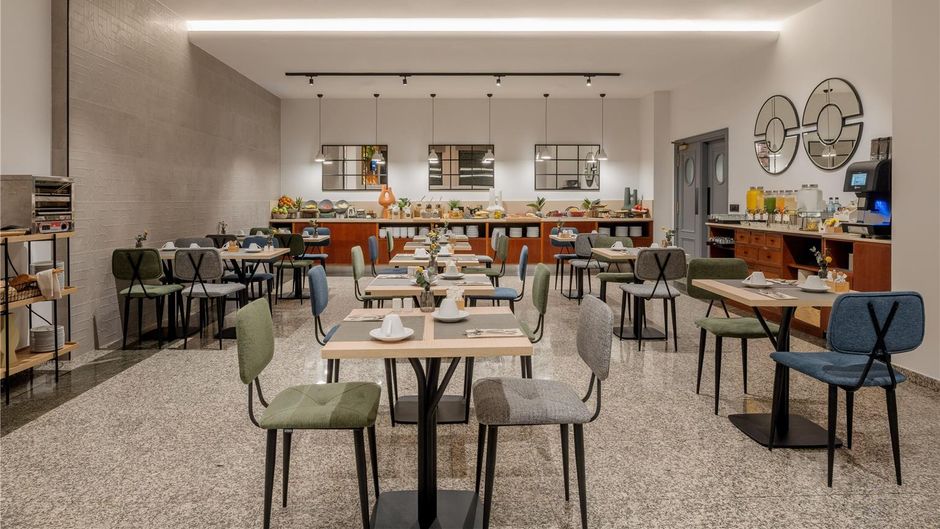 Hotel Santiago Plaza, Affiliated Melia Restaurant