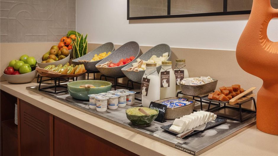 Hotel Santiago Plaza, Affiliated Melia Restaurant