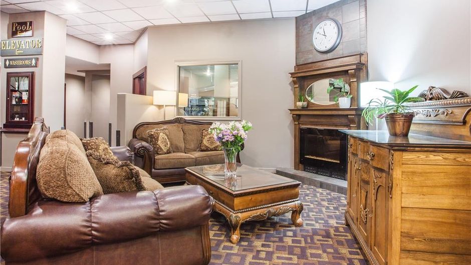 Super 8 Castlegar Lobby
