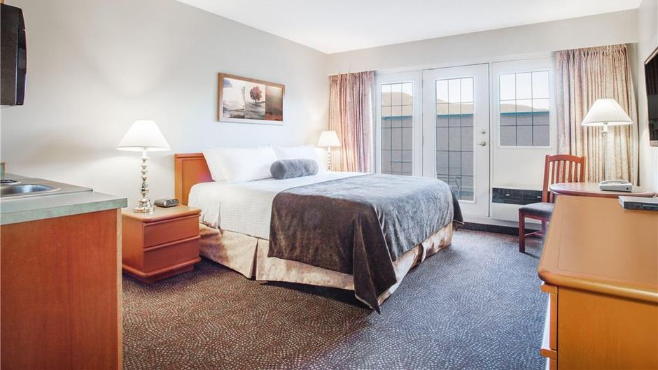 Super 8 Castlegar Room