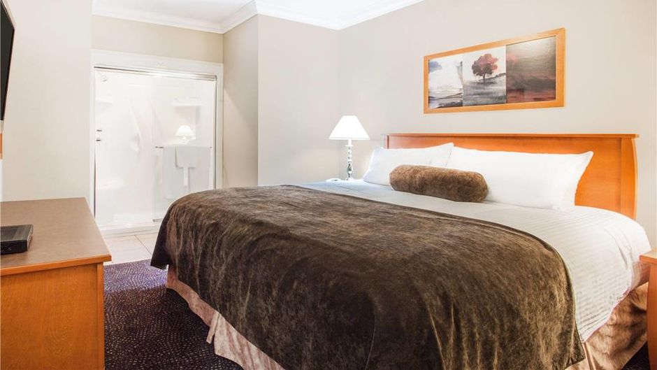 Super 8 Castlegar Suite