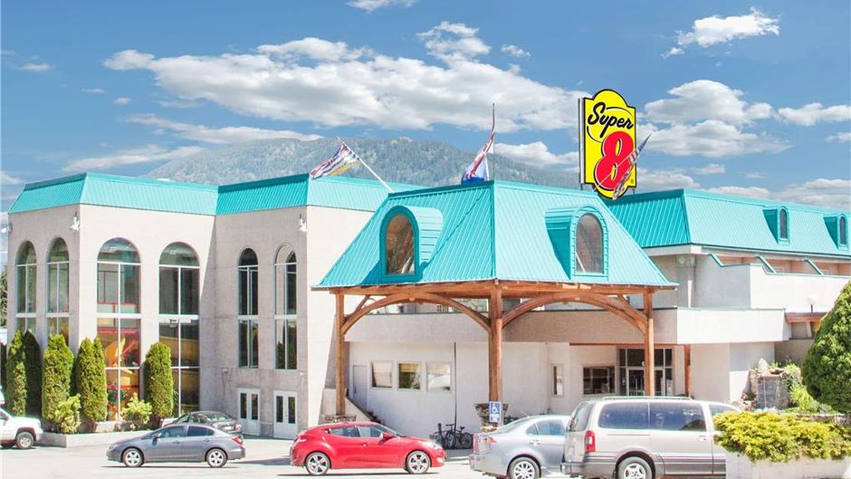 Super 8 Castlegar Exterior