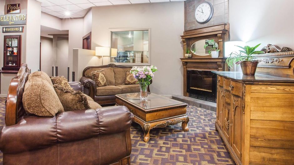 Super 8 Castlegar Lobby